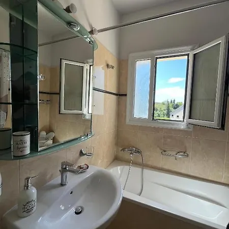 Apartament Litsa's *