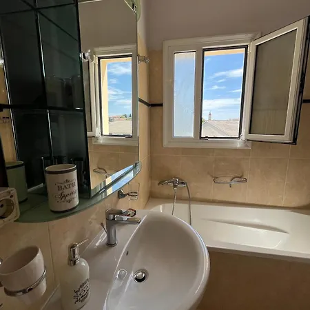 Litsa's * Corfu (city)